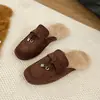 Elegantes y versátiles nuevas pantuflas mullidas de suela plana, punta cuadrada, estilo nicho para otoño e invierno, pantuflas de algodón fáciles de poner para mujer, 2026