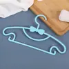 Perchas de Plástico para Ropa al por Mayor en Stock, Perchas Lindas con Forma de Lazo, Antideslizantes, Engrosadas, Multifuncionales para Niños, Rosa
