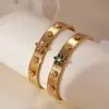 2025 Nuevo Pulsera Dorada para Mujer Acero Inoxidable Incrustada con Circonita Flor de Seis Pétalos Pulsera Abierta Venta Caliente Transfronteriza Venta al por Mayor