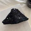 Presilha Triangular Exquisita e Elegante com Lantejoulas Pretas 2025 Novo Estilo Acessórios de Cabelo Grampo de Cabelo Feminino Moda de Alta Qualidade Adorno de Cabeça