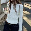 Novo design estilo coreano para outono e inverno, blusa de tricô com bloqueio de cores e detalhes vazados de manga longa para mulheres, blusa de gola redonda slim fit para mulheres