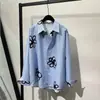 Outono 2026 Novo Estilo Casual Camisa de Manga Longa Solta com Estampa Listrada Emagrecedora Versátil para o Trabalho