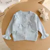 Conjunto de Tricô com Laço para Meninas Primavera Outono Suéter Infantil Cardigã com Manga Bufante Saia Plissada Conjunto de Duas Peças Atacado