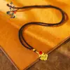 Loja de Ouro Mesmo Estilo Esmalte Dourado Antigo Peixe Koi da Sorte Novo Estilo Chinês Cheio de Bênçãos Colar de Peixe Dourado