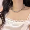 Diseño de Nicho Metal Bola Cristal Gris Perlas Collar Mujer Elegante Exagerado Estilo Frío Cadena Corta Cuello Clavícula