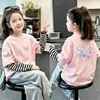 Camiseta de manga comprida para meninas, nova coleção outono 2026, estilo outono inicial, base de algodão puro, top para look de duas peças primavera e outono infantil