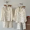 Nuevo conjunto de pijama dulce de gasa de burbujas para otoño e invierno con copas en el pecho, de manga larga y pantalón largo para el hogar para mujer, incluye una liga para el pelo