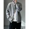 Suéter cárdigan de punto liso estilo alemán anti-pilling con cuello alto y botones, para hombre y mujer, con un ambiente relajado y casual, manga larga