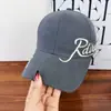 Gorra de Béisbol Nueva Modelo de Ala Dura Estilo Coreano con Bordado de Letra Lateral y Bordes Desgastados, Sombrero de Sol Moda Unisex Primavera y Verano para Circunferencia de Cabeza Grande