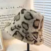 2024 Estampado de Leopardo Nuevo Otoño e Invierno Pelo Largo Versátil Engrosado Felpa Cálido Sombrero de Pescador Estilo Coreano de Moda para Mujer Sombrero de Cubo