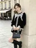 Conjunto de veludo com renda francesa para outono e inverno para mulheres, apresentando um top e shorts estilo corte retrô, um conjunto de duas peças que realça sua figura e cria um efeito emagrecedor.