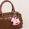 Llavero de Caballo Mecedora Dulce Retro de Cuero Colgante Exquisito Lindo Decoración para Bolso Regalo para Estudiante Regalo de Fiesta
