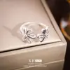 Anillo de Margarita Pequeña Hueco Retro Desgastado Temperamento de Nicho Europeo y Americano Elegante Anillo Abierto Versátil Flor de Moda Joyería para Mano