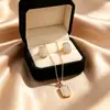Conjunto de pendientes y collar Xuping estilo vintage de nicho europeo y americano transfronterizo, conjunto de joyería elegante de aleación de cobre, venta al por mayor y hecho a medida