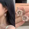 "Coleção de Brincos de Pelúcia" Atmosfera Outono e Inverno Brincos com Pingente de Bola de Pelo Design de Alto Padrão para Mulheres Brincos de Réveillon