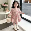 Vestido de renda floral estilo coreano para meninas, nova moda primavera e outono 2026, vestido de princesa estiloso para meninas pequenas