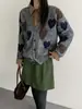 Moda de Inverno 2025 Versátil Gola V Emagrecedor e Rejuvenescedor Padrão Diamante Cardigan Suéter de Tricô com Estilo Relaxado e Design de Coração
