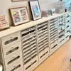 Vitrina de Madera Maciza para Salón de Uñas, Gabinete de Almacenamiento para Esmaltes de Uñas, Gabinete de Almacenamiento para Geles de Uñas, Vitrina de Pie para Salón de Uñas