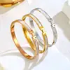 2025 Venta Caliente Nuevo Acero de Titanio Oro Rosa Pulsera con Letra H Moda Femenina Diseño de Nicho Lujo Accesible Pulsera Pequeña H Venta al por Mayor