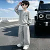 Conjunto de roupa de outono para meninos, estilo primavera/outono, nova coleção 2026, agasalho de outono popular e moderno deste ano para meninos, moletom infantil de tamanho grande
