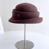 Sombrero de Regalo de Lana con Borde Enrollado Viento de Mil Oro para Mujer Invierno Decoración de Strass Cruzado Boina Temperamento Versátil Sombrero de Cubo Sombrero de Fieltro