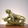 Tigre de Cobre Estatua de Tigre Rugiente Tigre del Zodiaco Decoración para el Hogar y la Tienda Tigre de Cobre Trepando la Montaña
