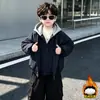 Chaqueta Acolchada Nueva para Niños Otoño/Invierno 2026 Ropa de Algodón con Capucha para Niños Estilo Invierno Niños Medianos y Mayores Elegante Top Falso de Dos Piezas