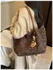 Bolso tote nuevo de estampado de leopardo 2026, gran capacidad, adecuado para ir al trabajo, bolso de hombro elegante y versátil, que irradia un ambiente sofisticado y retro