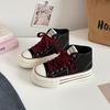 Tênis de Lona Quente Veludo Vermelho para Mulheres 2024 Novo Primavera Sola Grossa Sapatos Brancos Design Estudantil G1535