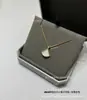 Collar Baojia de Ágata Negra Natural en Forma de Abanico Pequeño Versión de Alta Gama V-Gold con Chapado en Oro de 18 Quilates e Incrustaciones de Diamante, Cadena para Clavícula Finamente Tallada en CNC