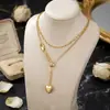 Colar Versátil Banho de Ouro 18K Real de Alta Retenção de Cor, Acessório de Corrente Ossinho de Cobra Estilo Broche em Formato de Coração de Nicho de Luxo Leve