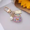Novo chaveiro de pérola em forma de coração pingente ins fofo pequeno fresco cor quebrada pingente de bolsa para capa de fone de ouvido