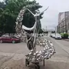 Escultura Personalizada de Aço Inoxidável com Superfície Espelhada, Figura de Borboleta Envolvente, para Instalação de Arte em Paisagismo de Jardim Externo
