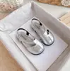 Sandalias Cerradas de Punta Dividida Sintéticas para Niñas 2026 Verano Nuevos Zapatos de Princesa de Suela Suave para Niños Zapatos de Charol Mary Jane para Niñas Pequeñas