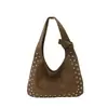 Bolso de Mano Simple con Remaches de Gamuza Bolso Dumpling para Mujer 2026 Nuevo Llegada Principios de Otoño Bolso de Hombro Casual para el Día a Día Bolso de Axila