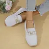 Mocassins femininos casuais sem cadarço com fivela de metal, malha respirável para comércio exterior, plataforma 2026, novo modelo