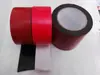 En stock espuma de PE adhesivo de doble cara adhesivo fuerte no deja marcas resistente a la temperatura cinta de esponja vidrio publicitario fijo película roja adhesivo de espuma