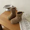 Botas de algodón nuevas de invierno estilo coreano para niñas, zapatos de algodón cálidos para bebés, zapatos de bebé en serie de colores Maillard, botines versátiles y casuales