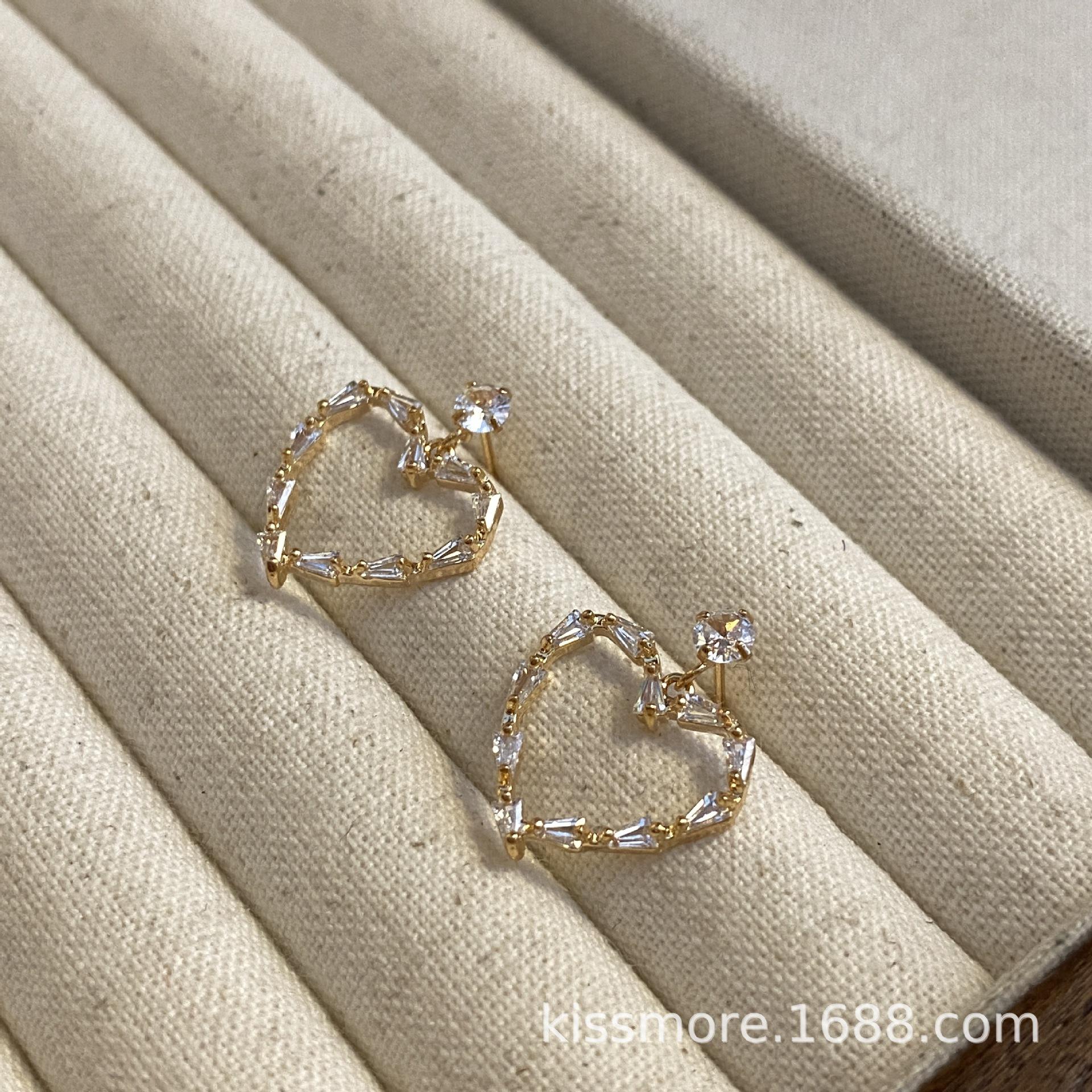 爱心镂空锆石耳环5.jpg