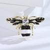 Japonês e coreano Creative Alloy Oil Dropping Bee Brooch Simple Insect Pin Personality All-match Coat Clothing Accessories Atacado