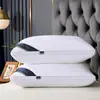 Almohada de terciopelo de plumas de un solo lado