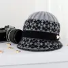 Chapéu de lã chapéu feminino inverno novo chapéu de tricô para meia-idade Vovó com veludo acolchoado chapéu de pelúcia quente fabricantes atacado