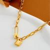 Collar con colgante de estilo hip hop retro de estilo europeo y americano con candado de alta gama para mujer, cadena de clavícula de estilo frío y oro K de moda.