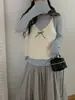 Primavera de 2026 Novo Estilo Camisa de Tricô Camiseta sem Mangas com Laço Doce Camisola para Mulheres Tendência
