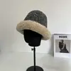 Sombrero de pescador de fieltro de lana estilo japonés con forro polar para mujer, moda de otoño e invierno, ala de lana de cordero, empalme de color, bloqueo de color, sombrero cloché cálido