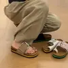 Chinelos Birkenstock para Mulheres 2026 Novo Design de Nicho Sandálias Meio Fechadas Espinha de Peixe para Mulheres Verão Outdoor Praia Sandálias Romanas