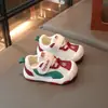 Zapatos para Niños para Niños 2026 Primavera Nuevo Estilo Suela Blanda Antideslizantes Zapatos de una Sola Pieza para Bebés Niñas Casuales Transpirables Deportivos Zapatos para Niños Pequeños