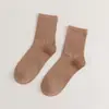 Meias novas femininas cor sólida algodão penteado japonês quatro estações meias cano alto preto e branco JK cor doce meias femininas simples atacado