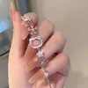 Pulseira Flor de Cerejeira Rosa com Strass, Luxo Leve, Acessório Floral Fresco e Elegante para Senhoras