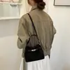 Bolso tipo cubo más vendido transfronterizo, acabado mate retro, bolso de hombro versátil para mujer, venta al por mayor para exportación, bolso cruzado, bolso para el trabajo